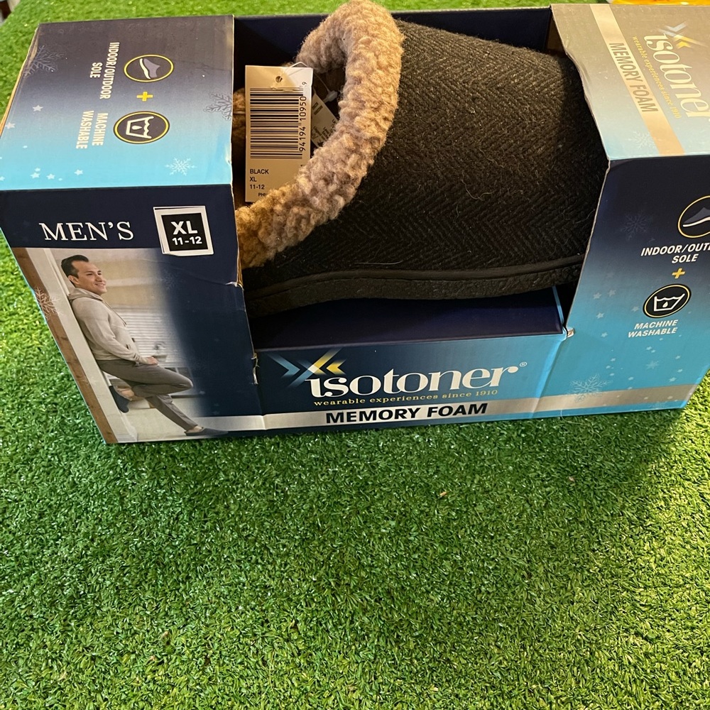 isotoner Men's Sherpa Memory Foam Slippers size XL